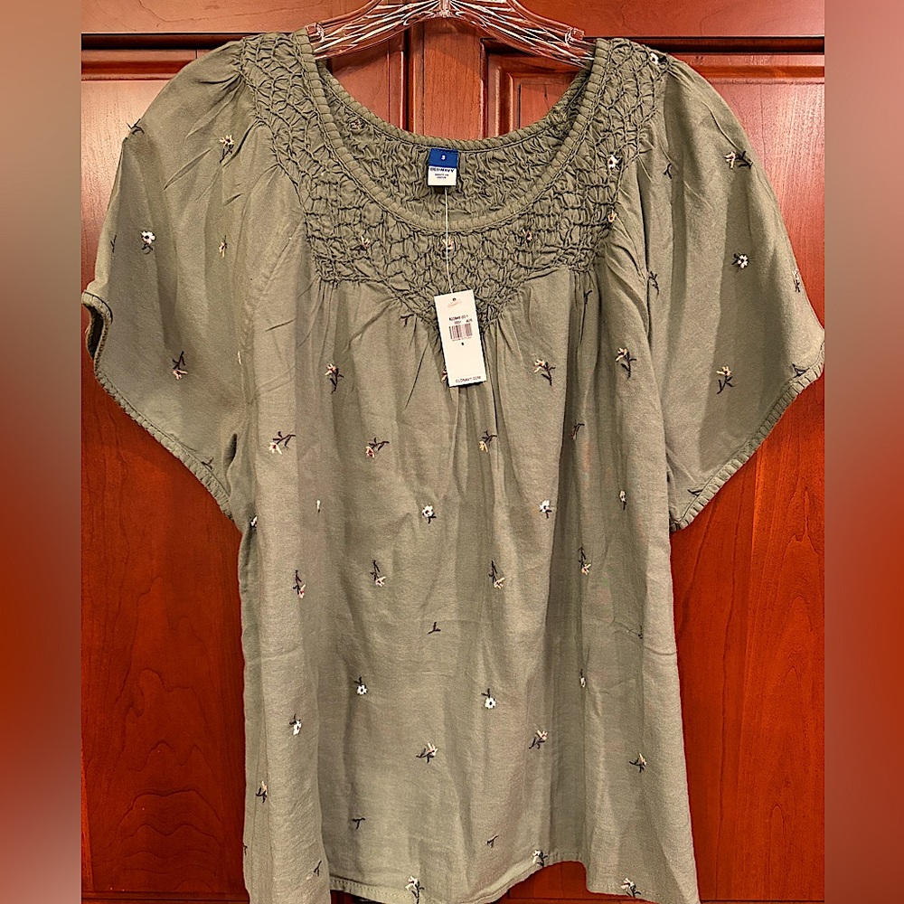 Peasant type blouse from Old Navy. Brand new!